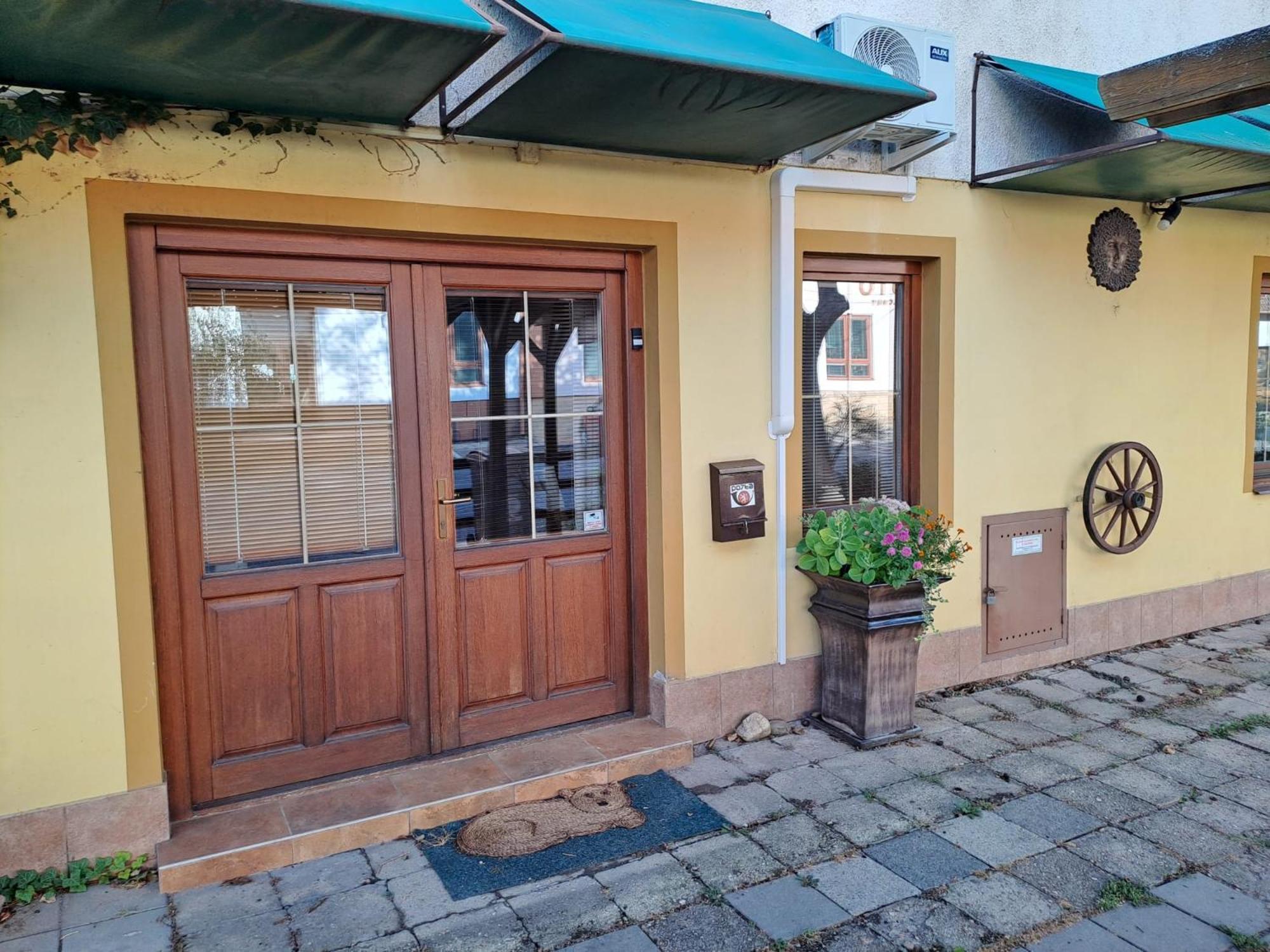 Apartman Romana Postorna Exterior foto